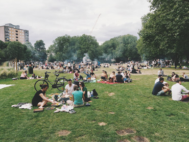 picnic in a London park